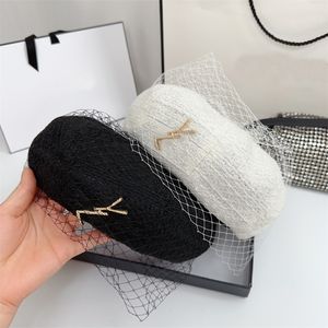 Berretti da berretto firmati di lettere di lusso Cappelli per donna Cappello da strada invernale di moda Nero Bianco Classico Berretto di lana aderente con cupola in rete per esterni