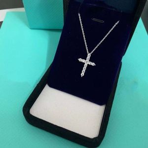 Lyxdesigner Tiffanitysm Classic Small Cross Full Diamond Necklace Womens Tiffanitys Cross Halsband Ins Small Crowd Design med Box