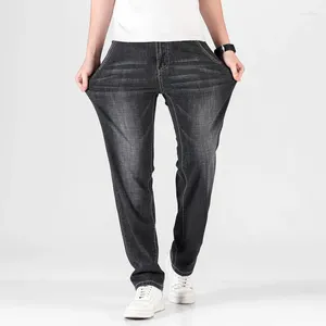 メンズジーンズの秋と冬に加えて、ベルベットファッションジッパー弾性緩いストレートチューブ肥料サイズのジーンズ。