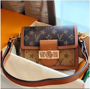 PU عالي الجودة مصمم حقيبة Messenger Mylon Fashion Fashion Bag Leather Coussin Camer Camer