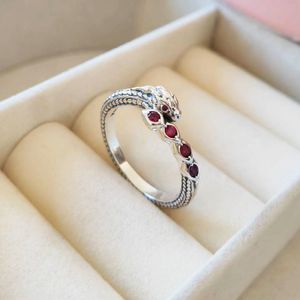 925 Sterling Silver Dragon Sparkling Ring med Rose Red Cz Stones Ring Fit Pandora Charm smycken Engagemang Bröllopälskare Fashion Ring for Women