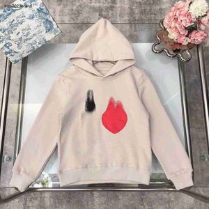 Nuova felpa con cappuccio per bambini di alta qualità Maglione a maniche lunghe Taglia 100-150 Pullover per bambini con stampa motivo cuore rosso Oct25