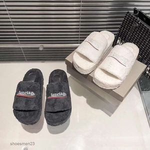 Kadınlar Balencaiiga Sandal Giyen Tüylü Sandalet Peluş Terlik Shearling Paris 2023 Sonbahar Kış Muffins Kalın Taban Kuzusu Kurt Kürk