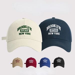 Czapki piłki litera haftowana czapka baseballowa Kobiety twarde Top Brim Outdoor Suncreen Unisex Hat Sports Casual Men Hip Hop 231027