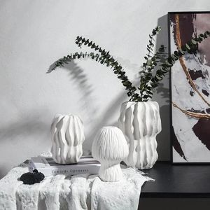 花瓶クリームスタイルのセラミックストライプ装飾ドライフラワーアレンジメントホームデコレーション