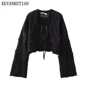 Dames gebreide tees KEYANKETIAN herfst holle gehaakte riem korte trui Boho vakantie wind flare mouw zwart crop top gebreid vest 231027