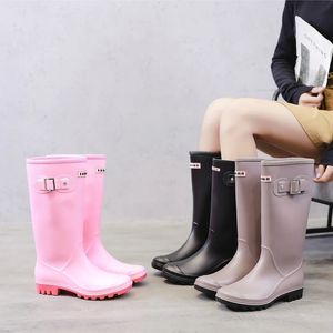 Botas de chuva Comemore Fashion Long Rainboots Mulher Joelho-Alto Botas de Água Sapatos Impermeáveis Botas de Chuva de Borracha Feminina Galochas de Jardim para Mulheres 231030