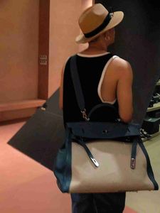 Designerversion der maßgeschneiderten, übergroßen, farblich passenden Keilys-Tasche 50, große Reisetasche für Herren und Damen, Geschäftsreisegepäcktasche, Umhängetasche mit einer Schulter