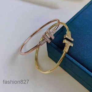 Luxurys designers armband kvinnor charm armband trend mode besatt med diamanter av hög kvalitet armband boutique gåva smycken bra trevligt vackert