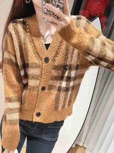 Women's Sweaters Designer 2023 Autumn/Winter New White Classic Plaid Gradient V-neck Knitted Sweater Cardigan OFTL