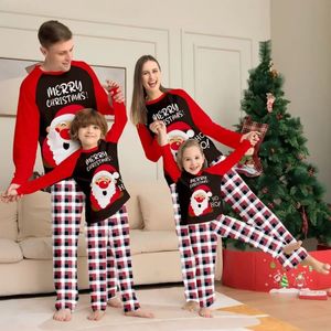 Familjsmatchande kläder God julpyjamas Set Parent Child 2 Pieces Passar Baby Dog Romper Xmas Look Söt mjuk pijama 231030