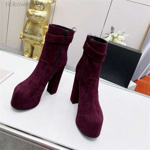 Yslity Boots Luxury Design Elegant ASnd Perfect Cool Girl in Autumn Winter Alphabet Anti -Wrinkle Fashion Leisure Boots ddqq