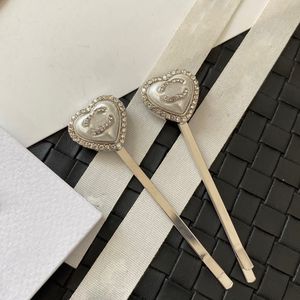 Luxury Barrettes Designer Womens Girls Silver Hairpin Brand Classic Versatile Leisure Hairlips Fashion Heart Pearl Crystal Letter Metal Shark Hair Clips Bra