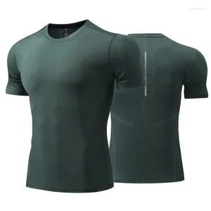 メンズポロス夏大型スポーツカジュアルクールアイスシルクラウンドネック短袖ランニングジムトレーニングクイック乾燥服