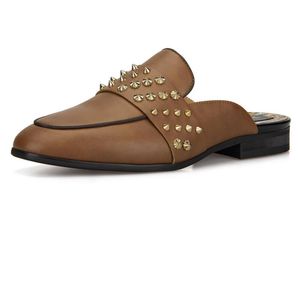 Män nya metall nitade skor loafers läder fransar casual klänning tofflor zapatos hombre en sko loafer caual dre toffel zapato