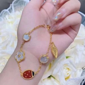 Designer de moda 4/quatro folhas trevo v fã de ouro de ouro quatro grama cinco flores de joaninha de joaninha fêmea besouro 18k rose fritillaria lucky