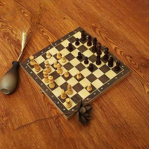 Gry szachowe Zestaw szachy najwyższej klasy Folding Big Tradycyjna klasyczna ręka z litego drewna sztuki Walnut Chessboard Dzieci Gra planszowa 231031