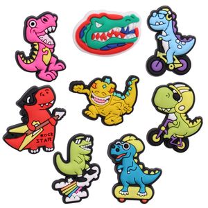MOQ 20st PVC Cartoon Kawaii Colorful Dinosaur Shoe Charms Delar Tillbehör Buckle Clog Knappar Stifter Armband Armband Dekoration Barn Tonåriga vuxna festgåvor