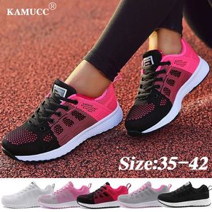 Klänningskor kvinnor avslappnade damer sport andas vandrande mesh platt kvinna vita sneakers tenis feminino kvinnlig 231030