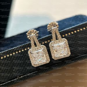 مصمم قرط مسمار 925 Silver Top Quality Womens Fashion Four Claws Square Diamond Earrings New T Classic 5 CARAT 5 CAT