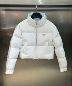 Down Jacket Desinger Kläder Kvinnor Fashion Triang Badge Shrits Tungt hantverk Tidig lyxig avslappnad och fashionabla avslappnade lyxkvinnor Kortjacka