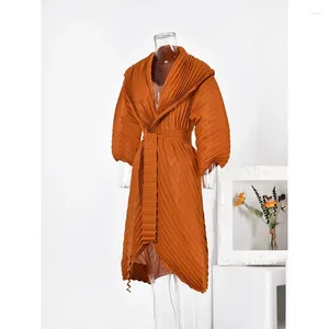 Trench da donna GGHK Miyake Cappotto plissettato Risvolto Maniche lunghe irregolari Solid Fold Giacca a vento Cintura moda femminile coreana