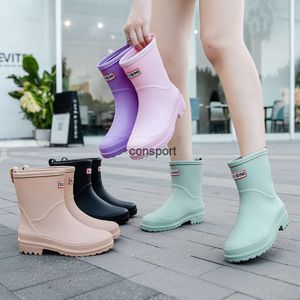 Designerskie buty deszczowe Kobiety deszczowe buty wodoodporne bez poślizgu buty w połowie rurki pvc gumowe buty kuchenne Kitchety z powodów mody de Mjer 230227