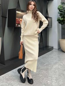Katı Kış Yavurucu İki Parçalı Kadın Gevşek Örgü Sweater ve Moda Uzun Etek Setleri Zarif Yuvalı Kadın Kıyafetleri