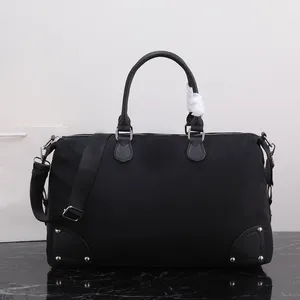 Büyük kapasiteli naylon tasarımcı duffel çanta kadınlar tote seyahat el çantası lüks omuz çantası erkekler naylon duffel çanta spor açık çanta duffel totes tasarımcı crossbody çanta