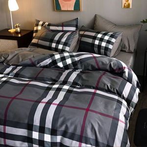 Zestawy Klasyczne projektantki Paski pościelowe Bedding Checkered 4pcs Zestaw Set z luksusowym sypialnią Akcesorium U7# Najlepsza jakość