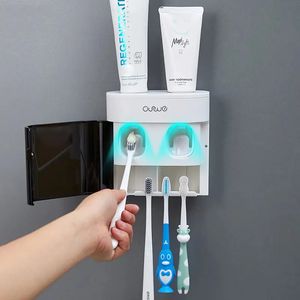 Toothbrush Holders Wall Mounted Automatic Toothpaste Squeezer Dispenser Magnetic Holder Rack Bathroom Accessories 231031