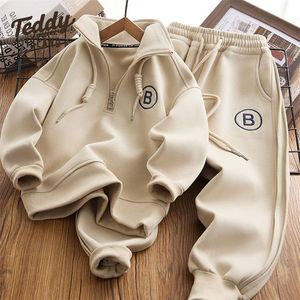 Conjuntos de roupas outono crianças esportes meninos cor sólida camisolas manga longa pulôver sweatpants terno crianças outfit 2pcs l231030