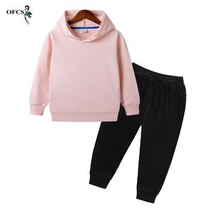 Set di abbigliamento Abiti per bambini Ragazze del bambino Vestiti autunnali Bambini Ragazzi Top con cappuccio Pantalone 2 pezzi Completo completo Costumi Felpa Set 231031