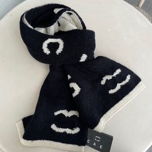 Autunno Inverno Nuove Sciarpe firmate Stile di lusso Nuovo colore Sciarpa di lana lavorata a maglia Nero Bianco Vintage Boutique Scialle regalo Regalo di Natale Accessori di moda