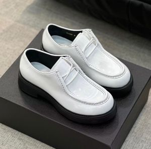 2024 Berömda varumärken Gentle Moccasins Shoes Dress Sneakers Men's Brush Leather Loafers Allure Diapason Opaque Oxford Comfort Party Business Casual Walking EU38-45