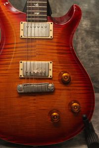 Vendita calda chitarra elettrica di buona qualità '05 CUSTOM 22 CHERRY BURST 20TH ANNIVERSARY -10 TOP Strumenti musicali