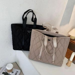 Shopping Bags Lady Beautiful Stylish Nylon Shoulder Work High Quality Handbag For Women Fashionable Tote Big Capacity designer bag 2024