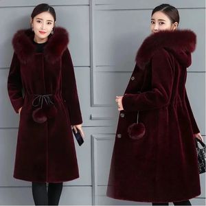 Kvinnors päls faux 2023 Autumnwinter mink fleece coat förtjockar kvinnor huva parkor mode smal varm lång överrock kvinnlig 231030