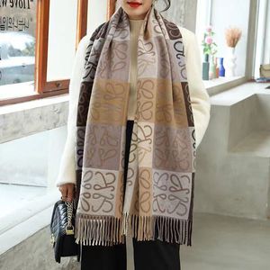 Kadın Eşarp Lüks Kış Kış Arabesquitic Püssel Kabarplar Renkli Moda Eşarpları 4 Renk Tasarımcı Kadınlar İçin Eşarplar