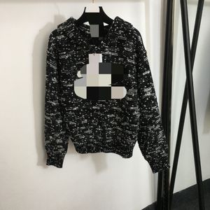 1025 XL 2023 Runway Autumn Märke samma stil tröja långärmad huva svart grå pullover kläder hög kvalitet kvinnor 20238263