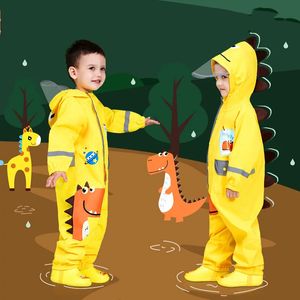 Rain Gear Cartoon Onepiece Children Childreat Rainshoes Słodki Brim Refleksyjne paski Bezpieczeństwo Wodoodporne student Poncho na zewnątrz stóp 231031