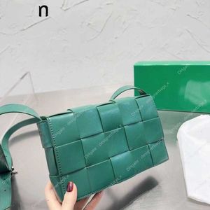 Small Fashion Checked Shooth Leather Women's Bags Handväska Crossbody Designer vävd underarm Bag Square Casette
