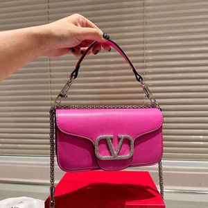 Ny liten fyrkantig kedja Flip Buckle Fashion Street Shooting Women's Store Shoulder Bag Clearance Sale