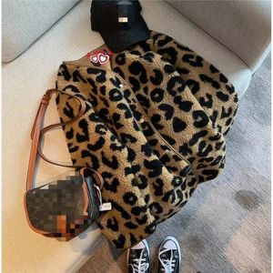 Pele feminina do falso 2023 outono inverno venda casaco quente tendência leopardo impressão sexy idade reduzindo solto relaxado 231030