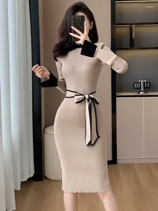 カジュアルドレス韓国のファッションニットドレスレイペル長袖コントラストカラーボディコンエレガントなセーターベステドローブフェム