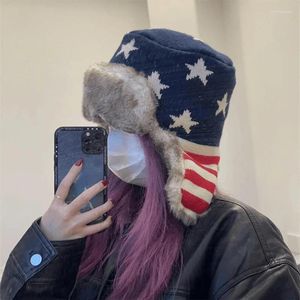 Basker American Retro Lei Feng Cap för män och kvinnor Vinter varm fempekad stjärna Jacquard Riding Ear Protection Plush Ski Bomber Hats