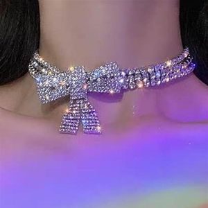 Lodowe luksusowe kobiety naszyjniki tenisowe łuk wisiorek wisiorek Choker Naszyjnik Modna Bling Crystal Rhinestone Diamond Hip Hop 273y