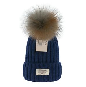 Kadın tasarımcı kış pompomlar beanie örgü pamuk şapka kadınlar tıknaz örgü kalın sıcak sahte kürk pom Beanies şapkalar kadın kaput ponpom bere kafatası kapakları