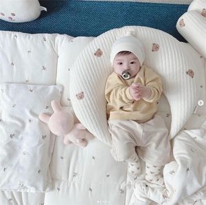 Pillows Born Baby Stillkissen, Cartoon-Mondform, besticktes Baumwollkissen, Kissen für Kinder, abnehmbares und waschbares Kissen, Raumdekoration, 231031