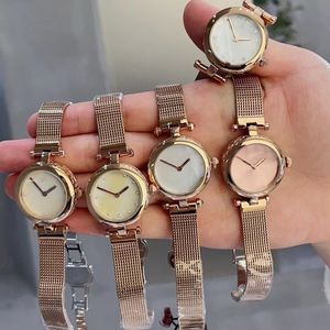 Frauen schauen kleine Zifferblatt Mesh Steel Band Metal Wobden Fashion Quartz Bewegung